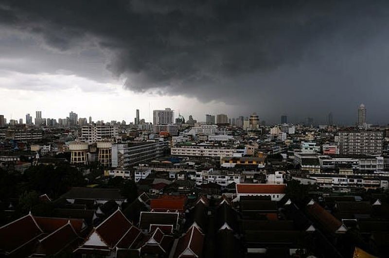 Das Meteorological Department of Thailand (TMD) gab eine Wetterwarnung für den nördlichen Teil des Landes heraus und warnte vor kühlen bis kalten Bedingungen mit vereinzelten Gewittern . In der Hauptstadt Bangkok wird mit leichtem Regen gerechnet, während die obere Region des Landes heute (5. Februar) mit mäßigen bis hohen Mengen an Staubpartikeln und Rauchschwaden konfrontiert ist.
