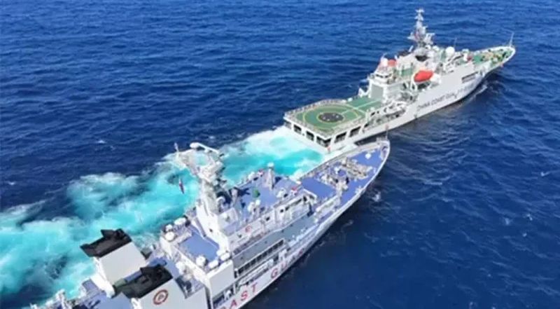 Bei seiner jüngsten Provokation schüchterte ein Schiff der chinesischen Küstenwache ein philippinisches Marineschiff ein, indem es im Südchinesischen Meer beinahe kollidierte. Ein Schiff der chinesischen Küstenwache soll ein Schiff der philippinischen Küstenwache eingeschüchtert und provoziert haben, indem es im Südchinesischen Meer vorbeisegelte und beinahe zusammenstieß.