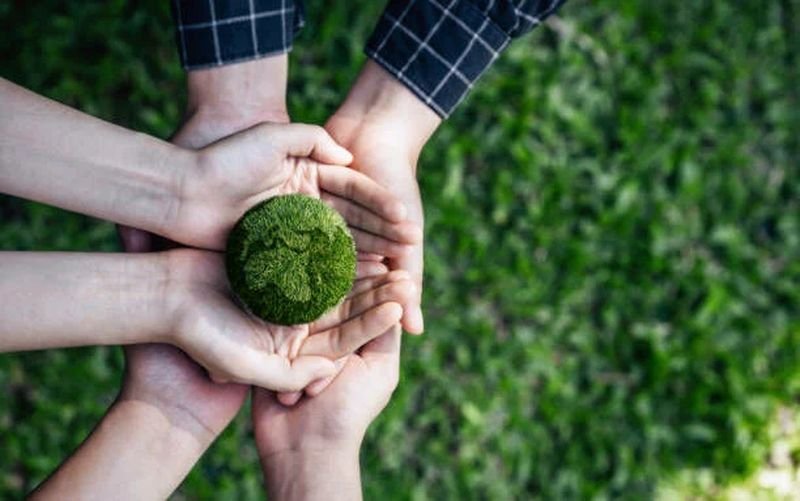 Die Industrial Estate Authority of Thailand (IEAT) arbeitet mit den japanischen Firmen IHI Corporation und IHI Asia Pacific (Thailand) Co an einem umweltfreundlichen Versorgungsprojekt im Smart Park Industrial Estate in Rayong zusammen. Die Initiative, die darauf abzielt, eine umweltbewusste Produktion zu fördern, umfasst eine Machbarkeitsstudie zur Entwicklung erneuerbarer Energien und grüner Infrastruktur.