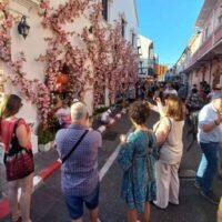 Der internationale Flughafen Phuket erwartet während des Mondneujahrsfestes, das am Sonntag begann und bis zum 16. Februar dauert, durchschnittlich 49.000 Touristen pro Tag. Flughafendirektor Monchai Tanod sagte am Sonntag, dass die Zahl der Ankünfte während des 13-tägigen Zeitraums voraussichtlich auf insgesamt 640.000 ansteigen werde, darunter 430.000 internationale Besucher.