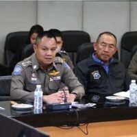 Um den Geldbeutel der Touristen zu schonen , stellt Bangkok ein Arsenal an Maßnahmen zur Bewältigung der berüchtigten Krise überhöhter Tuk-Tuk- und Taxipreise vor . Inmitten einer Flut von Bedenken hinsichtlich der Belästigung ausländischer Touristen durch Tuk-Tuk- und Taxifahrer hat die Bangkok Metropolitan Administration (BMA) entschieden Stellung bezogen. Staatssekretär Wanthanee Wattana leitete diesen entscheidenden Moment nach einem intensiven Treffen mit öffentlichen und privaten Interessengruppen.