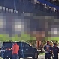 Zwei ausländische Männer, einer aus Großbritannien und der andere aus Schweden, starben am Abend des 4. Februar bei einem Sturz aus verschiedenen Hotels in Pattaya, berichtete die Zeitung Naewna.