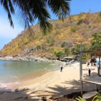 Das Royal Forest Department (RFD) sagt, es arbeite mit anderen Behörden zusammen, um Land zurückzugewinnen, in das ein privates Unternehmen am Strand von Nui in Phuket eingedrungen sei. Polizeibeamte schlossen sich am Dienstag den Beamten an, die das Strandgrundstück in der Gemeinde Karon inspizierten.