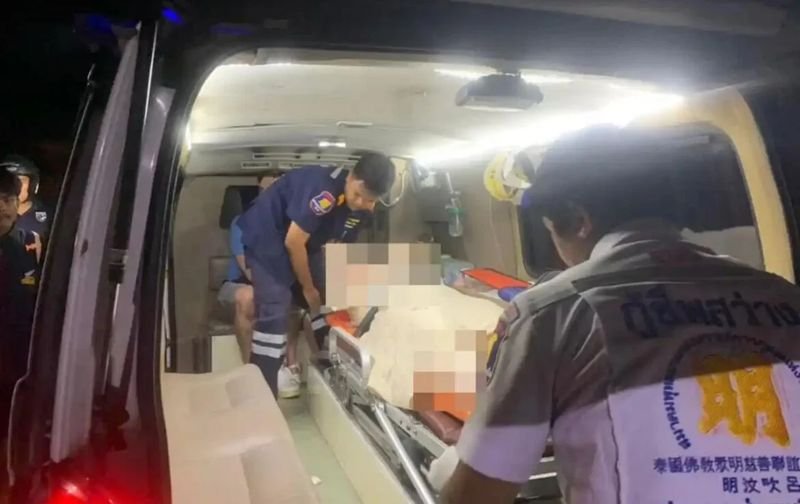 Ein betrunkener Amerikaner ist auf der Flucht, nachdem eine dreiköpfige britische Familie nach einem schrecklichen Unfall in Thailand auf Ko Chang ins Krankenhaus eingeliefert wurde. Der betroffene Brite befürchtet, dass der Amerikaner weiterhin Alkohol trinken, Auto fahren und Chaos anrichten wird, wenn der Flüchtige nicht vor Gericht gestellt wird, nachdem er nach dem Unfall keine Reue gezeigt hat.