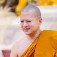 Gegen einen ehemaligen Abt des Wat Pa Dhammakiri in Nakhon Ratchasima wurde eine 468-jährige Haftstrafe wegen seiner Beteiligung an einem Unterschlagungsfall im Wert von fast 300 Millionen Baht verhängt. Das Urteil wurde gestern am Mittwoch vom Zentralen Strafgericht für Korruptions- und Fehlverhaltensfälle als Reaktion auf Klagen erlassen