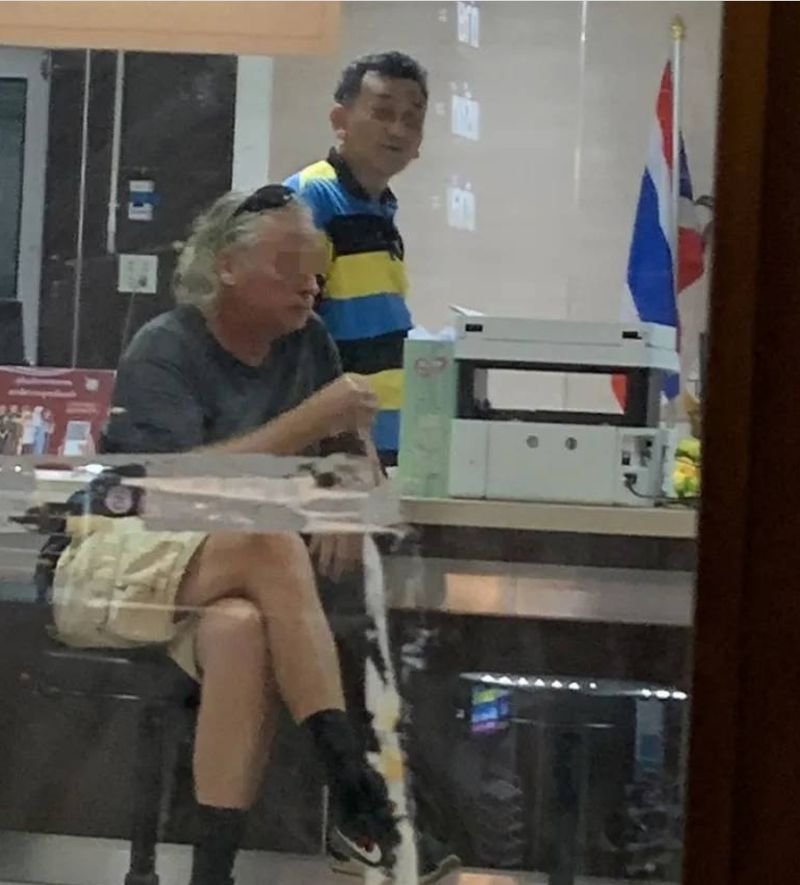 Der stellvertretende Premierminister und Innenminister Anutin Charnvirakul lobte die Behörden von Phuket dafür, dass sie einem Schweizer das Visum schnell entzogen hatten, weil er angeblich einen Arzt getreten hatte, als dieser auf der Treppe saß, die von seiner Villa zum Strand von Cape Yamu führte. Die Behörden auf Phuket erwägen, das Visum eines anderen Schweizers ebenfalls zu entziehen, nachdem er eine Thailänderin in einem Hypermarkt in Trang angegriffen hat, teilte TV Channel 7 gestern (7. März) mit.
