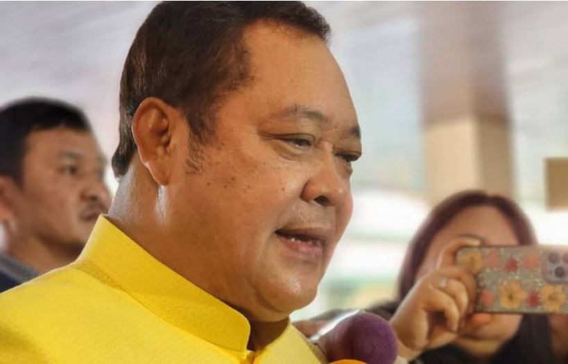 Justizminister Tawee Sodsong hat darauf bestanden, dass der auf Bewährung entlassene Thaksin Shinawatra nicht durch politische Aktivitäten gegen die Bedingungen seiner Freilassung verstoßen hat, da solche Aktivitäten nicht verboten sind.