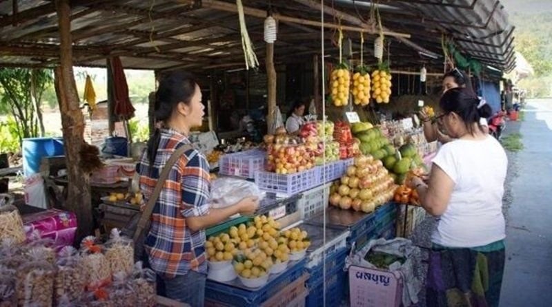 Die thailändische Regierung hat in den letzten sechs Monaten eine illegale Belegschaft von über 700 ausländischen Arbeitnehmern aufgedeckt, die in Berufen tätig waren, die den thailändischen Einheimischen vorbehalten waren, erklärten Beamte heute.