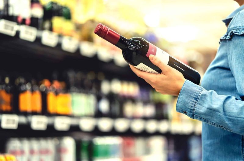 Thailand hat beschlossen, seine prohibitive Alkoholsteuer zu senken. Die Steueränderungen wurden Anfang des Jahres angekündigt und traten am 1. März in Kraft. Das Kabinett schlug eine Kürzung der Alkoholsteuer in drei Stufen vor