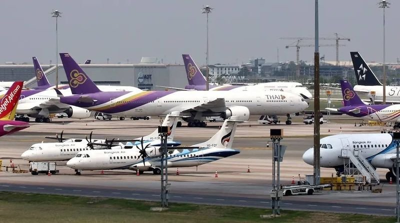 Thailands Luftfahrtsektor hat eine beeindruckende Erholung erlebt und im Jahr 2023 Rekordgewinne verbucht, angetrieben durch eine Wiederbelebung der Tourismusbranche des Landes. An der Stock Exchange of Thailand (SET) notierte Fluggesellschaften und Tourismusunternehmen erlebten einen dramatischen Wandel von den Verlusten des Vorjahres zu erheblichen Gewinnen.