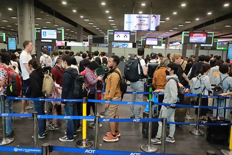Die thailändische Tourismusbehörde ( TAT ) erwartet in diesem Jahr einen starken Tourismuszustrom aus Nord- und Südamerika mit einer Prognose von mindestens 1,5 Millionen Touristen – eine Zahl, die den Statistiken von 2019 entspricht. Dieser Anstieg wird auf das Zusammentreffen der Songkran Feierlichkeiten und der Osterfeiertage im April zurückgeführt.