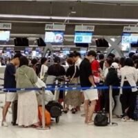 Angesichts der zunehmenden Beschwerden über explodierende Flugpreise kündigte Verkehrsminister Suriya Juangroongruangkit für die kommende Songkran Feriensaison im April zusätzliche 38 Inlandsflüge und geschätzte 13.000 Sitzplätze an.