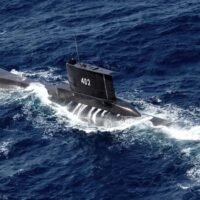 Verteidigungsminister Suthin Khlangsang und Marinechef Admiral Adung Pan-iam sind stillschweigend nach China aufgebrochen, um den problematischen Kaufvertrag über in China gebaute U-Boote abzuschließen, sagte ein Regierungsbeamter gestern am Dienstag (26. März).