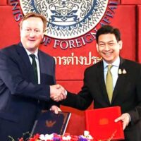 Visumbefreiung für Thailänder, die nach Großbritannien reisen. Eines der Ziele des am Mittwoch mit dem britischen Außenminister Lord Cameron unterzeichneten britisch-thailändischen strategischen Partnerschaftsabkommens besteht darin, thailändischen Passinhabern bei kurzfristigen touristischen oder geschäftlichen Besuchen visumfreien Zugang zum Vereinigten Königreich zu ermöglichen.