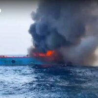 Etwa zehn Passagiere wurden verletzt, als gestern,am Donnerstagmorgen ein Passagierboot vor Ko Tao in der Provinz Surat Thani Feuer fing. Der Vorfall ereignete sich etwa zwei bis drei Seemeilen vor der Insel. Laut der Facebook Seite der Disaster and Mitigation Special Unit wurden Boote in der Nähe zum Unfallort geschickt, um die Passagiere zu retten, die ins Meer gesprungen waren.