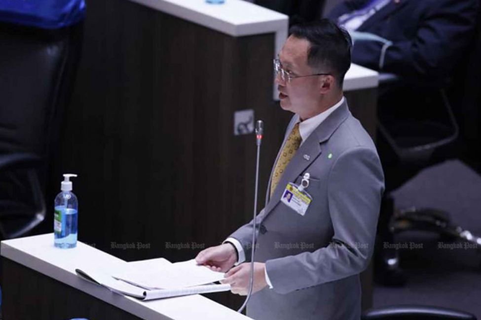 Akaradet Wongpitakrote, der Abgeordnete der Vereinten Thailändischen Nation für Ratchaburi und Vorsitzende des Ausschusses des Repräsentantenhauses, sagte am Sonntag, dass das Gremium zuvor Beschwerden über die möglichen Auswirkungen chinesischer Fabriken erhalten habe, die Umweltverschmutzung verursachten und angeblich ohne Lizenz oder ohne Lizenz gebaut oder unter Verwendung thailändischer Proxys betrieben wurden.