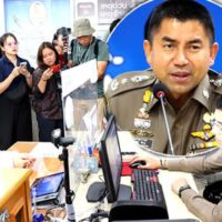 Eine autorisierte Anwältin von General Surachate Hakparn oder „Big Joke“, die 27-jährige Frau Pimpisut Chanlert, beantragte eine Fristverlängerung von zehn Tagen für die Aussage des obersten Polizisten im Geldwäschefall gegen ihn. Sie reichte den Antrag am Mittwoch bei der Polizeistation Tao Poon ein, die den Fall verfolgt