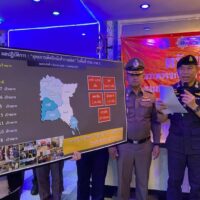 Am 5. April enthüllte das Narcotics Control Board (NCB) von Thailand eine erfolgreiche Operation, die zur Beschlagnahme von Vermögenswerten im Wert von 30 Millionen Baht führte, die mit einer berüchtigten Biker-Drogenbande in Verbindung stehen . Diese Bande, die bereits am 4. März in der Provinz Chiang Rai festgenommen worden war, schmuggelte angeblich 1.890.000 Methamphetaminpillen, versteckt in ihren Motorradbeiwagen, durch das Land.