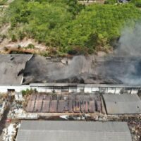 Am Montag brachen in einem Industrieabfalllager von Win Process im Bezirk Ban Khai in Rayong Chemikalienbrände aus, die erst nach mehr als 24 Stunden unter Kontrolle gebracht werden konnten.