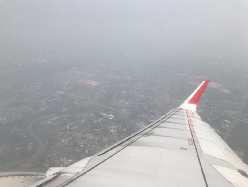 Nach Angaben der örtlichen Behörden hat sich die Luftqualität in Chiang Mai in den letzten Tagen aufgrund der Ausbreitung von Waldbränden in der Provinz weiter verschlechtert. Eine Luftaufnahme zeigt, wie Smog die Stadt Chiang Mai bedeckt.