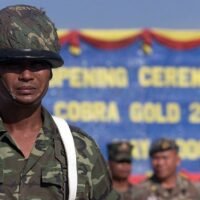 Das thailändische Militär verfügt über ein kompliziertes Netzwerk an Geschäftsbeziehungen, das noch weitgehend unerforscht ist. Von Tankstellen bis hin zu Golfplätzen haben die Interessen der Streitkräfte in verschiedenen Sektoren bereits ihre Wurzeln geschlagen.