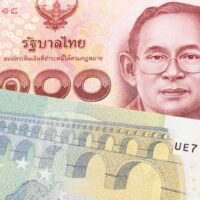 Laut dem Kasikorn Research Center (K-Research) dürfte der thailändische Baht im Laufe dieser Woche aufgrund der anhaltenden Spannungen im Nahen Osten auf schätzungsweise 37,20 Baht gegenüber dem US-Dollar abschwächen. Auch die Wirtschaftsindikatoren aus den USA, die diese Woche veröffentlicht werden sollen, dürften die Stärke des Dollars stärken.