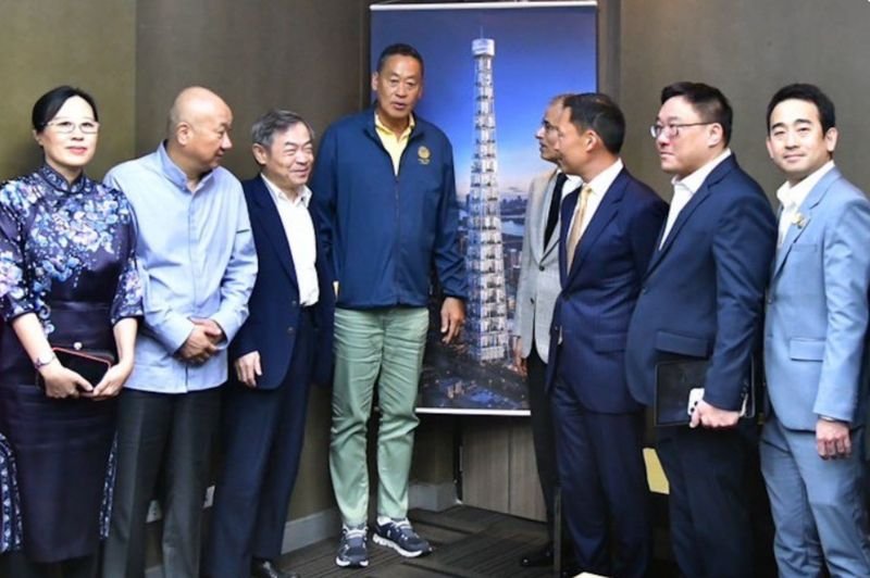 Premierminister Srettha spricht mit Investoren aus dem Nahen Osten und China über ein gemischt genutztes Megaprojekt in Bangkok. Laut Premierminister Srettha Thavisin befindet sich eine Investorengruppe unter der Leitung eines in Dubai ansässigen Immobilienentwicklers in Gesprächen über den Bau eines gemischt genutzten Turms in Thailand, der um den Titel des höchsten Gebäudes der Welt konkurrieren könnte.