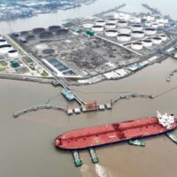 Im ostchinesischen Hafen Dongying legten zu Beginn des Jahres 2024 häufig mehrere Tanker gleichzeitig an und entluden russisches Rohöl in eine neue Lageranlage mit einem Fassungsvermögen von 31,5 Millionen Barrel, die Ende letzten Jahres fertiggestellt wurde.