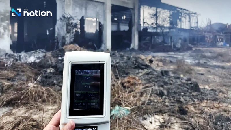 Menschen, die in der Nähe der abgebrannten Recyclingfabrik für Chemieabfälle in Rayong leben, wird empfohlen, sich von dieser Region fernzuhalten, da die Luft im Umkreis von drei Kilometern äußerst gesundheitsgefährdend ist. Diese von Ecological Alert and Recovery – Thailand (EARTH) herausgegebene Empfehlung steht in scharfem Widerspruch zur Ankündigung des Pollution Control Department (PCD) vom Donnerstag.