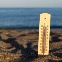 Das thailändische Wetteramt (TMD) hat heute für 39 Provinzen eine Unwetterwarnung herausgegeben, die Gewitter, starke Winde und möglichen Hagel vor allem in den nördlichen und nordöstlichen Regionen vorhersagt. Zudem herrscht im Land extreme Hitze, die Temperaturen erreichen Spitzenwerte von 42 Grad Celsius.