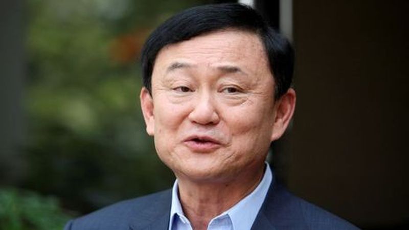 Der Gesundheitszustand des ehemaligen Premierministers Thaksin Shinawatra hat Kontroversen ausgelöst, und es gab widersprüchliche Berichte über seine Fitness. Justizminister Tawee Sodsong behauptet, Thaksins Gesundheitszustand sei schlecht, doch es tauchen Fragen auf, nachdem Fotos von ihm beim Gewichtheben aufgetaucht sind.