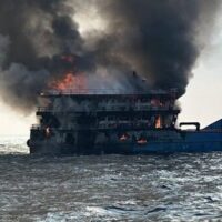 Heute, am Donnerstagmorgen (4. April) brach auf einem Touristenboot vor der Insel Ko Tao in der Provinz Surat Thani ein Feuer aus. Die Zahl der durch das Feuer verursachten Verletzungen und Todesfälle ist zum Zeitpunkt der Drucklegung nicht bekannt