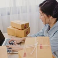 Um faire Handelspraktiken zu gewährleisten, plant das Finanzministerium, die Mehrwertsteuer für importierte Waren, die per Post verschickt werden, unabhängig von ihrem Wert zu erheben und gleichzeitig die Befreiung von Einfuhrzöllen beizubehalten.