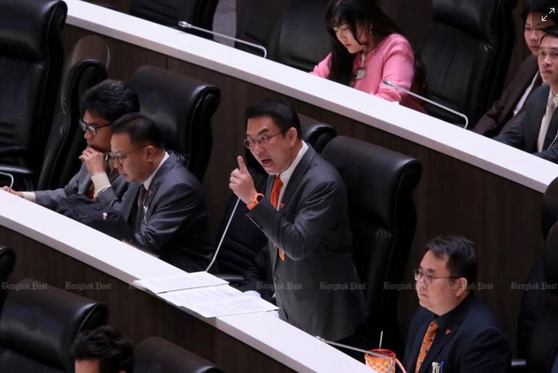 Die größte Oppositionspartei Move Forward Partei (MFP) warf der Regierung im Parlament vor, Haushaltsmittel für die Beschaffung einer neuen Fregatte durch die Marine veruntreut zu haben.