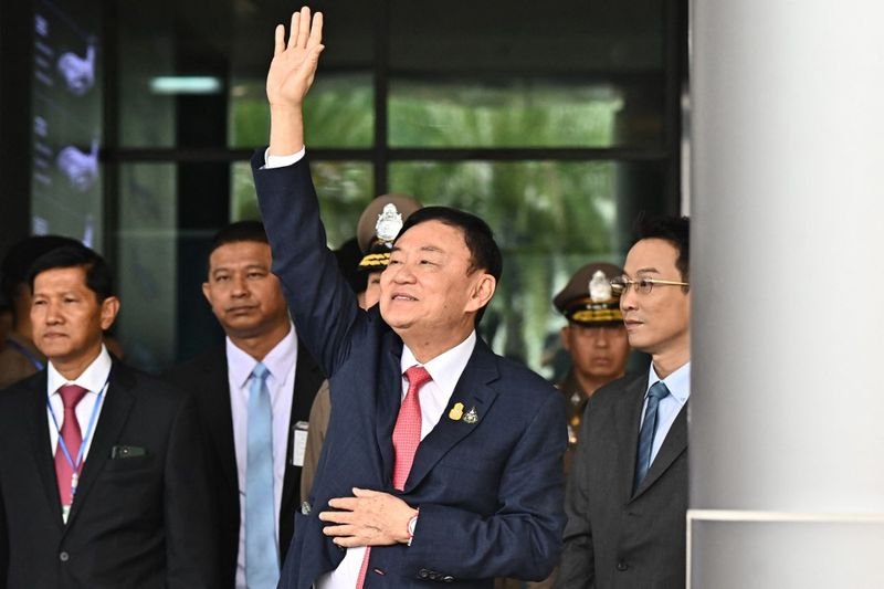 Der Versuch des ehemaligen thailändischen Premierministers Thaksin Shinawatra, als inoffizieller Vermittler im Bürgerkrieg in Myanmar zu fungieren, indem er geheime Gespräche mit Anti-Junta-Oppositionsgruppen führt, hat laut Irrawaddy online bei allen Parteien, einschließlich der myanmarischen Militärjunta, Unbehagen hervorgerufen