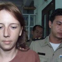 Holly Deane-Johns, eine Australierin, die sieben anstrengende Jahre wegen Heroinhandels in einem thailändischen Gefängnis verbrachte, hat sich über die entsetzlichen Bedingungen geäußert, die sie in der berüchtigten Frauenstrafanstalt Lardyao, oft auch „ Bangkok Hilton“ genannt, ertragen musste.