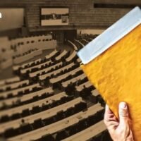 Kläger in drei Klagen gegen das Sekretariat des Repräsentantenhauses fordern 1,66 Milliarden Baht Schadensersatz. Gegen das Sekretariat des Repräsentantenhauses laufen vor dem Zentralen Verwaltungsgericht drei Klagen mit einem Gesamtschadensbetrag von 1,66 Milliarden Baht, berichtete eine Nachrichtenquelle gestern am Mittwoch.