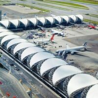 Airports of Thailand Plc (AOT) hofft weiterhin, dass der Flughafen Suvarnabhumi im nächsten Jahr zu den 50 größten Flughäfen der Welt gehören wird. Kontinuierliche Verbesserungen der Einrichtungen und Dienstleistungen des Flughafens in den letzten zehn Jahren haben seinen weltweiten Rang von Platz 68 im Jahr 2023 auf Platz 58 im Jahr 2024 verbessert, so das Skytrax World's Best Airports-Ranking.