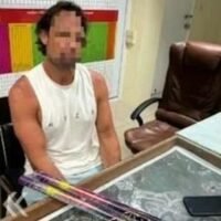 Patong Beach in Phuket hat in den letzten Tagen einen Anstieg der Polizeiaktivitäten erlebt , die darauf abzielen, dem illegalen Handel und der Verwendung von Feuerwerkskörpern ein Ende zu setzen . Die am 1. Mai gestartete Initiative hat bereits zur Festnahme von drei Personen geführt, darunter einem neuseeländischen Staatsbürger.