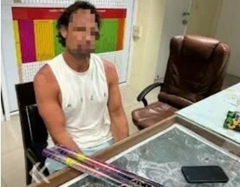 Patong Beach in Phuket hat in den letzten Tagen einen Anstieg der Polizeiaktivitäten erlebt , die darauf abzielen, dem illegalen Handel und der Verwendung von Feuerwerkskörpern ein Ende zu setzen . Die am 1. Mai gestartete Initiative hat bereits zur Festnahme von drei Personen geführt, darunter einem neuseeländischen Staatsbürger.