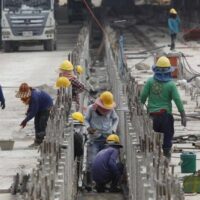 Die Verzögerung der thailändischen Regierung bei der Umsetzung einer versprochenen Lohnerhöhung hat zu Aufruhr unter den Arbeitern geführt, die noch bis Oktober auf die Erhöhung des Mindestlohns auf 400 Baht warten müssen.