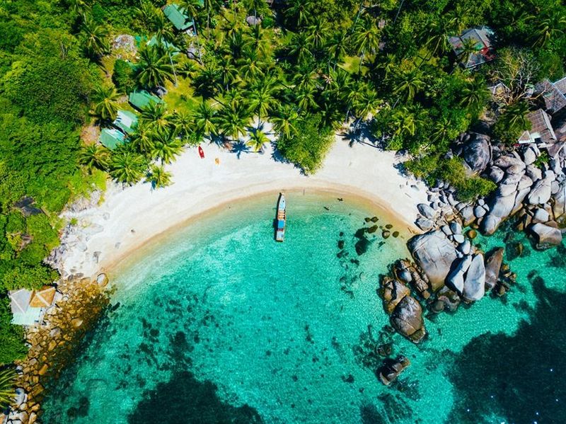 Laut BeachAtlas, einem in Großbritannien ansässigen Startup, das sich auf Strandinformationen konzentriert, verfügt Thailand über drei der 100 besten Strände weltweit. Zu den Stränden gehört die berühmte Maya Bay, die auf der Liste des Golden Beach Award 2024 den fünften Platz belegte.