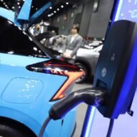 Die USA haben vor kurzem sehr hohe Zölle auf chinesische Produkte, insbesondere Elektrofahrzeuge und Halbleiter, verhängt. Dies wird China dazu veranlassen, sich auf den Ausbau seiner Elektrofahrzeugproduktion in Asien zu konzentrieren, wobei Thailand dabei ist, sich zu einem wichtigen Exportzentrum zu entwickeln, sagt der Verband der thailändischen Industrie (FTI).