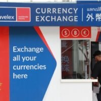 Die Unsicherheit über die US-Zinsentwicklung sowie geopolitische Spannungen sind die Ursache für die bisherige Schwäche des Baht in diesem Jahr. Wir gehen davon aus, dass der Baht seitwärts tendieren und bis zum Jahresende 37,50 pro US-Dollar erreichen wird, sobald diese vorübergehenden Faktoren nachlassen.