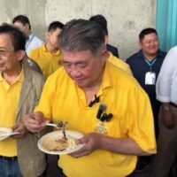 Der umstrittene Vorrat an altem, begastem Reis des Handelsministeriums ist unbedenklich zum Verzehr, muss aber nach Angaben der Abteilung für medizinische Wissenschaften zunächst von allen toten Käfern befreit werden, die ihn bereits befallen haben.