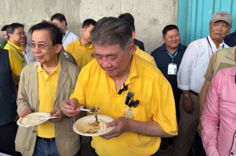 Der umstrittene Vorrat an altem, begastem Reis des Handelsministeriums ist unbedenklich zum Verzehr, muss aber nach Angaben der Abteilung für medizinische Wissenschaften zunächst von allen toten Käfern befreit werden, die ihn bereits befallen haben.