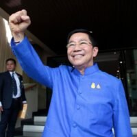 Bürominister Pichit Chuenban trat gestern am Dienstag angesichts des zunehmenden Drucks einer Gruppe von Senatoren zurück, die ein Urteil des Verfassungsgerichts über seine Eignung als Kabinettsminister fordern.