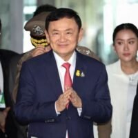 Thailands Bürokratie ist seit über 20 Jahren auf der Stelle getreten. Die letzten wirklichen Reformen fanden um 2002 unter der Regierung Thaksin Shinawatras statt. Jetzt, da Thaksin aus seinem selbstauferlegten Exil zurückgekehrt ist und seine Pheu Thai Partei wieder an der Macht ist, scheint die Regierung bereit, die bürokratischen Strukturen erneut aufzurütteln.