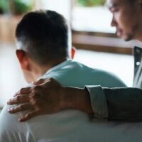 Fast 10 Millionen Menschen in Thailand haben mit psychischen Problemen zu kämpfen, wie aus aktuellen Daten des National Economic and Social Development Council (NESDC) hervorgeht. Erschreckende Zahlen aus dem Bericht zum ersten Quartal zeigen, dass fast 11 % der Bevölkerung suizidgefährdet sind und etwa 16 % regelmäßig unter Stress leiden.