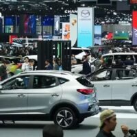 Thailand wurde von seinem südlichen Nachbarn Malaysia überholt, der nun nach Indonesien der zweitgrößte Automarkt Südostasiens ist, berichtete Nikkei Asia gestern am Mittwoch. Die Änderung in der Rangfolge sei ein großer Wandel in einer Region, die für asiatische Autohersteller zu einem wichtigen Schlachtfeld geworden sei, stellte das in Japan ansässige Online-Nachrichtenmagazin fest.